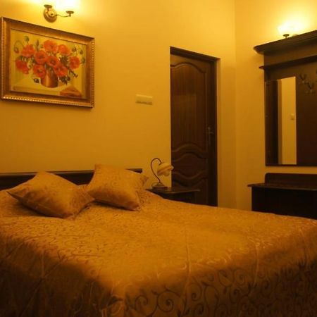 Zloty Dworek Motel Nieporęt Buitenkant foto